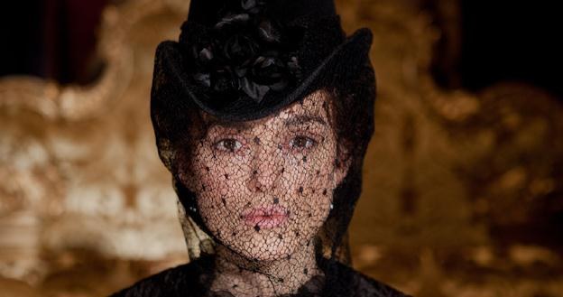 Keira Knightley w scenie z filmu "Anna Karenina" /materiały dystrybutora