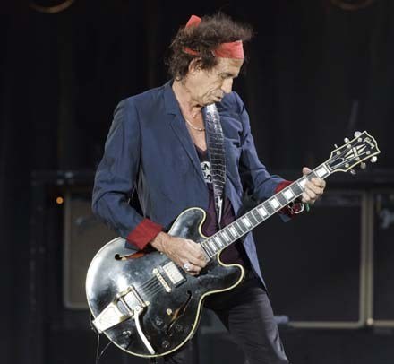 Keith Richards (The Rolling Stones) wciąga wszystko /arch. AFP