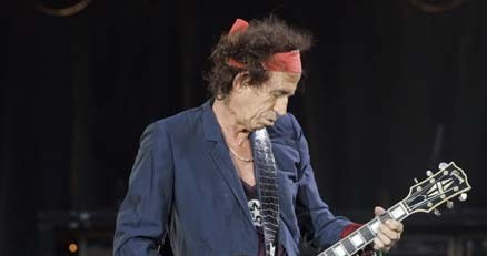 Keith Richards (The Rolling Stones) wciąga wszystko /arch. AFP