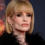 sukienki Kelly Osbourne zachwyciła w sukience babydoll. Tak wygląda po trudnym roku