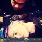 Kelly Osbourne zrobiła sobie tatuaż na głowie!