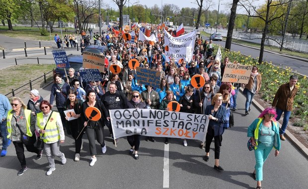 Kempa: Samorządy nie mogą wypłacić strajkującym nauczycielom rekompensat