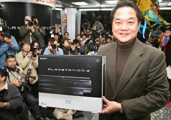 Ken Kutaragi z konsolą PlayStation 3 PlayStation /materiały prasowe