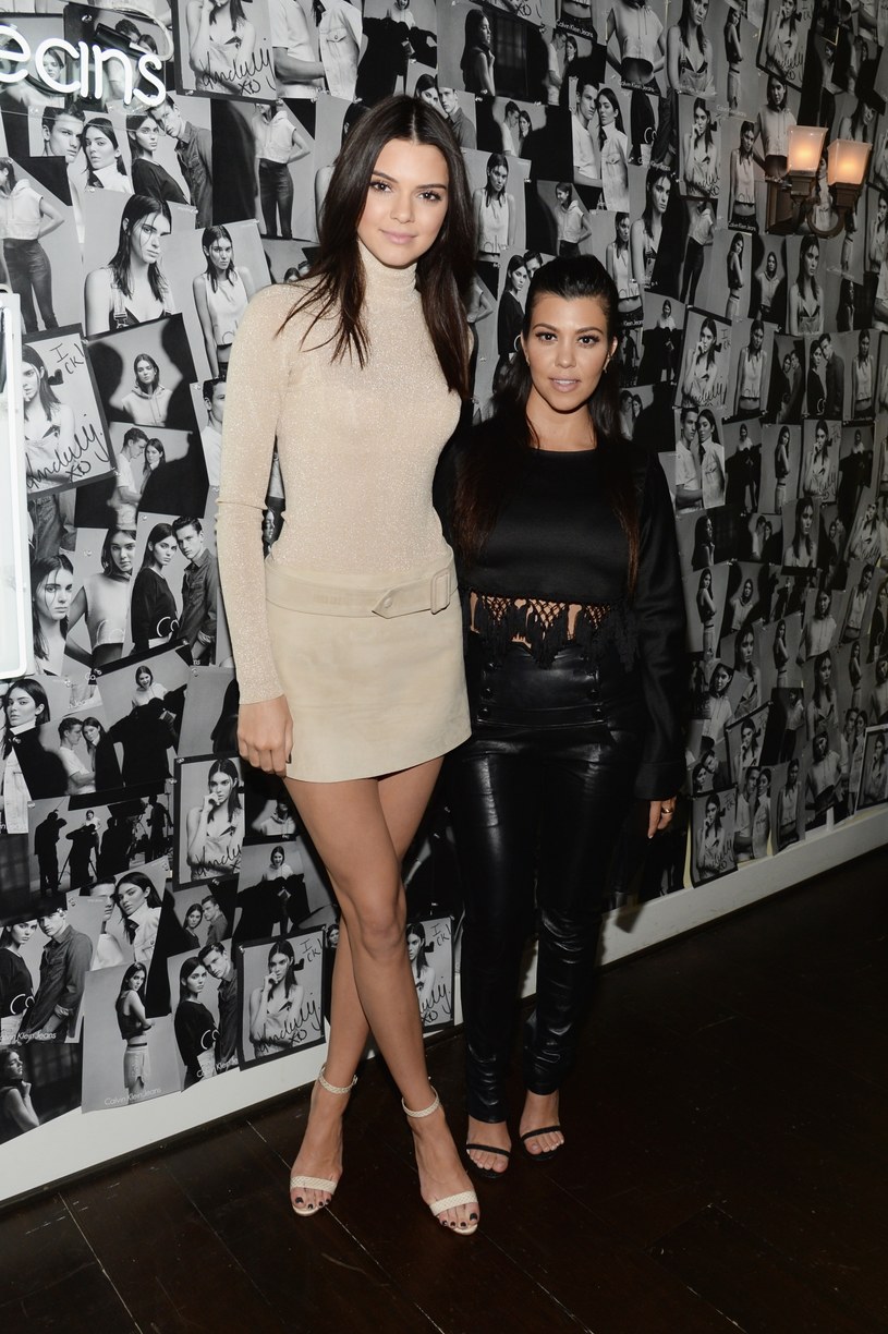 Kendall Jenner i Kourtney Kardashian /Chris Weeks /Getty Images