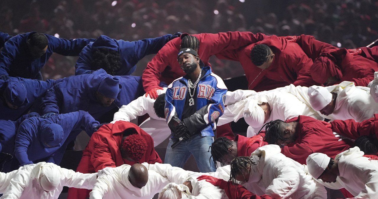 Kendrick Lamar podczas występu w przerwie finałów Super Bowl całkowicie pozamiatał /AFP