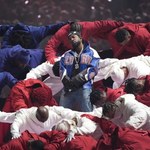Kendrick Lamar zmienia stadion w kontroler PlayStation i nokautuje Drake’a!