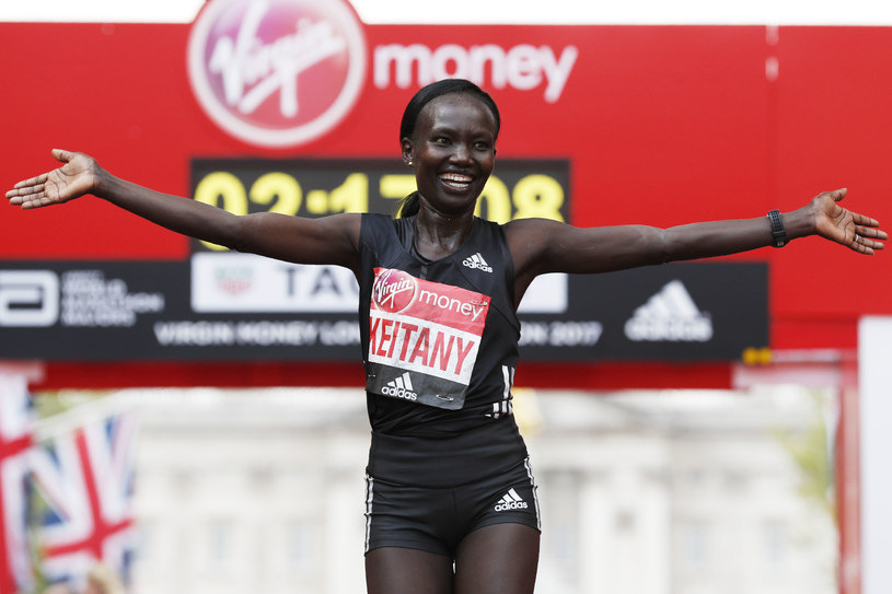 Kenijka Mary Keitany pobiła jeden z rekordów świata podczas maratonu w Londynie /AFP
