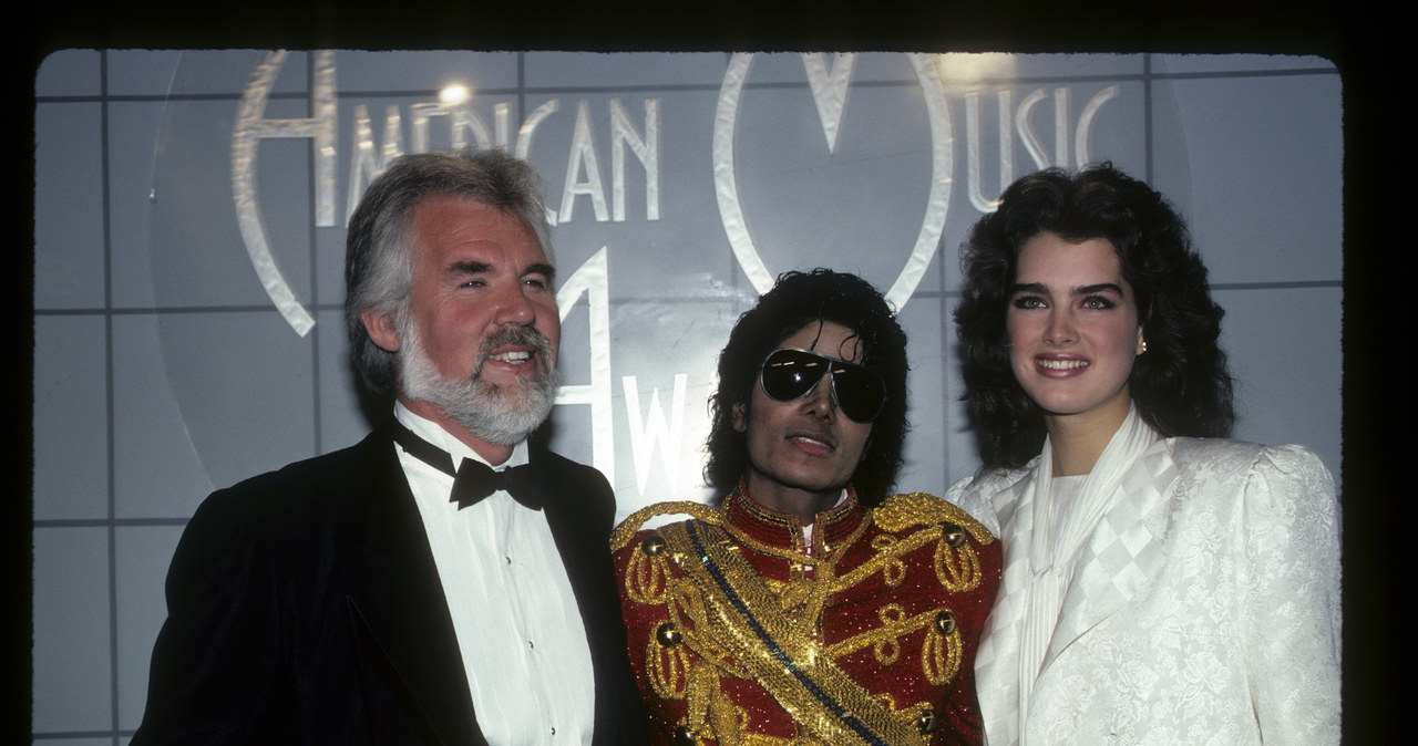 Kenny Rogers, Michael Jackson, Brooke Shields w 1984 roku /BC Photo Archives/Disney General Entertainment Content via Getty Images /Getty Images