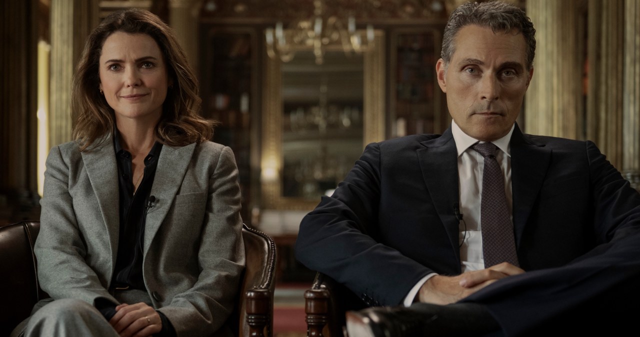 Keri Russell (Kate Wyler), Rufus Sewell (Hal Wyler) /LIAM DANIEL/NETFLIX /Netflix