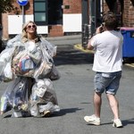 Kerry Katona ubrała się w... worki ze śmieciami!