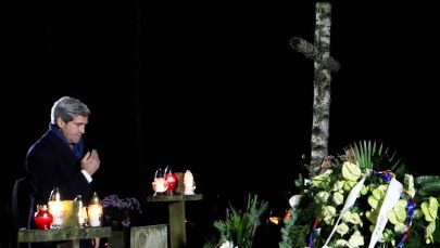 Kerry złożył kwiaty na grobie Mazowieckiego