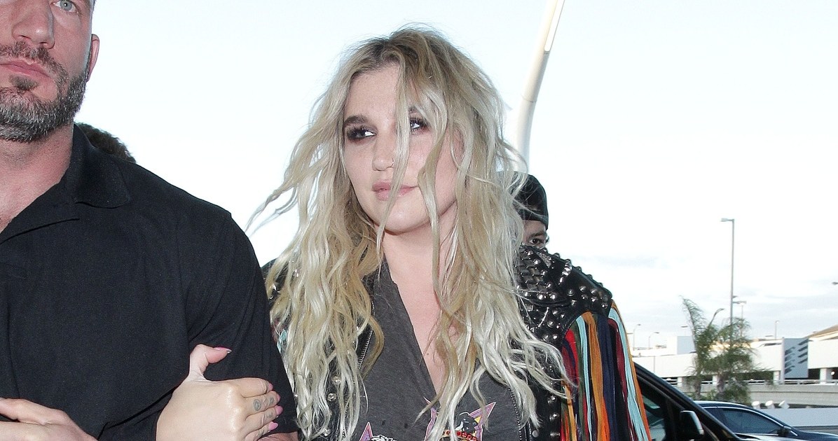 Kesha w za ciasnych szortach /East News