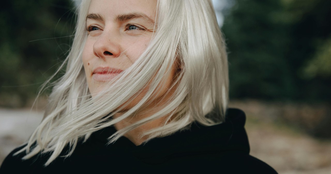 Ketchup może zadziałać jak toner do blond włosów /PNW Production /pexels.com