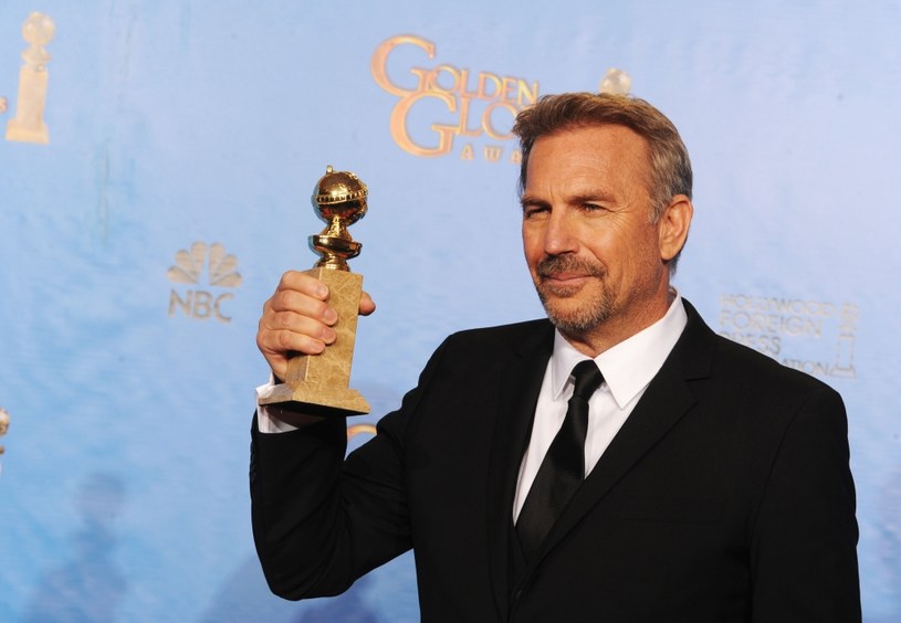 Kevin Costner odebrał statuetkę w kategorii Najlepszy aktor w miniserialu lub filmie telewizyjnym za produkcję "Hatfields & McCoys". /Kevin Winter /Getty Images