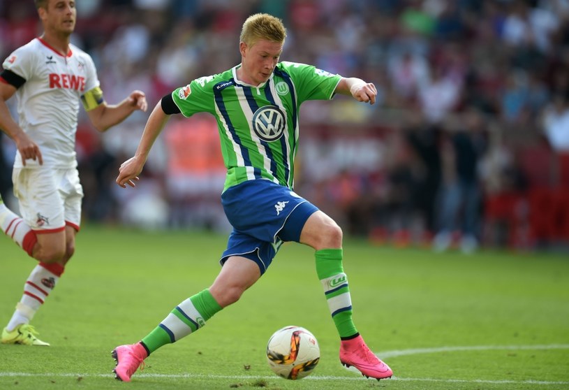 Kevin De Bruyne (tu jeszcze w koszulce Wolfsburga) kosztował Man City 74 mln euro! /AFP