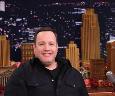 ​Kevin James jako znany trener footballu amerykańskiego
