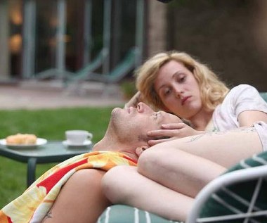 Kevin Parent i Evelyne Brochu w scenie z filmu "Café de Flore"