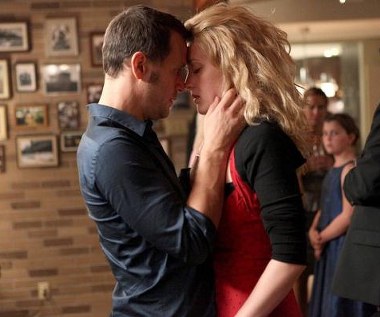 Kevin Parent i Evelyne Brochu w scenie z filmu "Café de Flore"