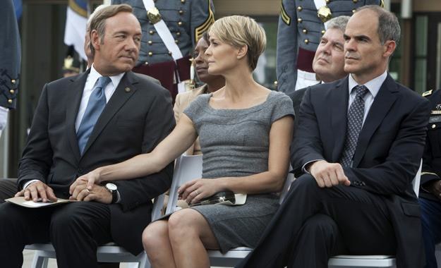 Kevin Spacey, Robin Wright i Michael Kelly w serialu "House of Cards" /materiały dystrybutora