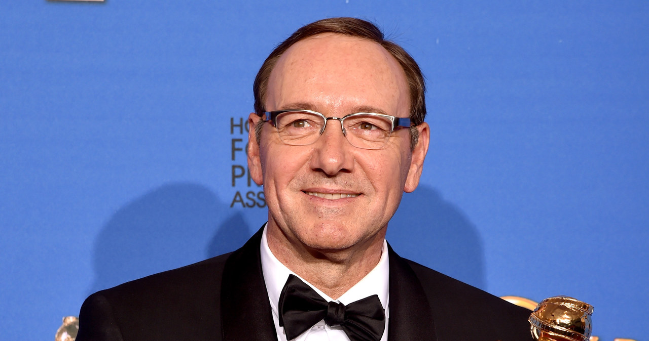 Kevin Spacey ze Złotym Globem w kategorii "najlepszy aktor w serialu dramatycznym" /Kevin Winter /Getty Images