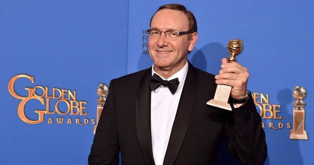 Kevin Spacey ze Złotym Globem /AFP