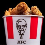 KFC zaskakuje klientów! Oferuje kubełki o połowę taniej!