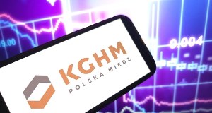 KGHM niespodziewanie odwołuje prezesa i wiceprezesa. Kurs akcji spada