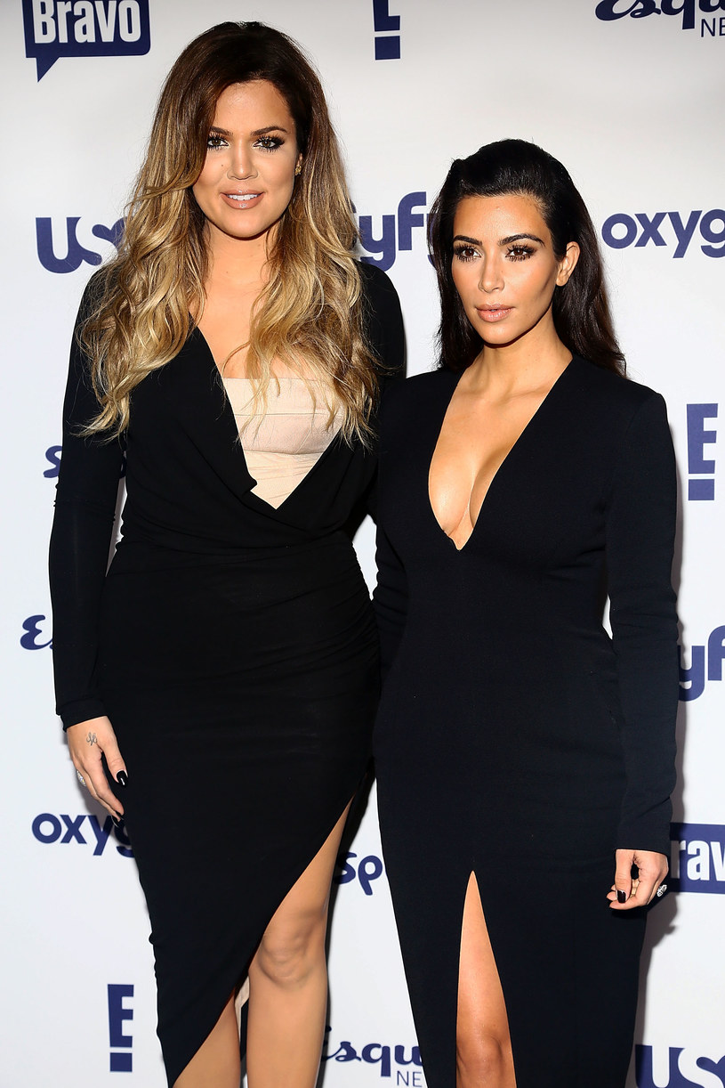 Khloe i Kim Kardashian /Astrid Stawiarz /Getty Images