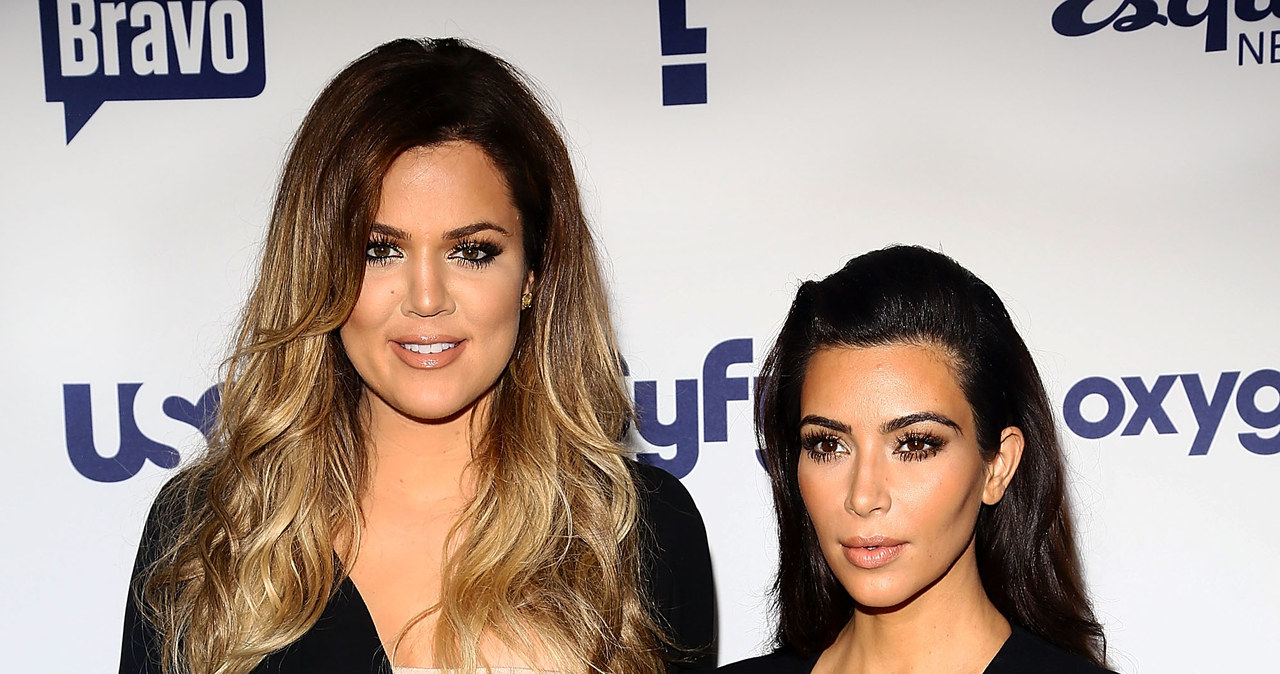 Khloe i Kim Kardashian /Astrid Stawiarz /Getty Images