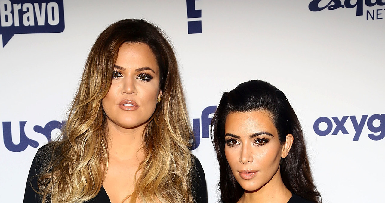 Khloe i Kim Kardashian /Astrid Stawiarz /Getty Images