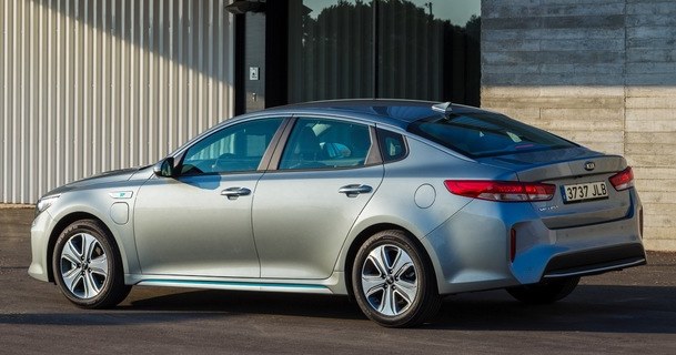 Kia Optima plug-in hybrid /Kia