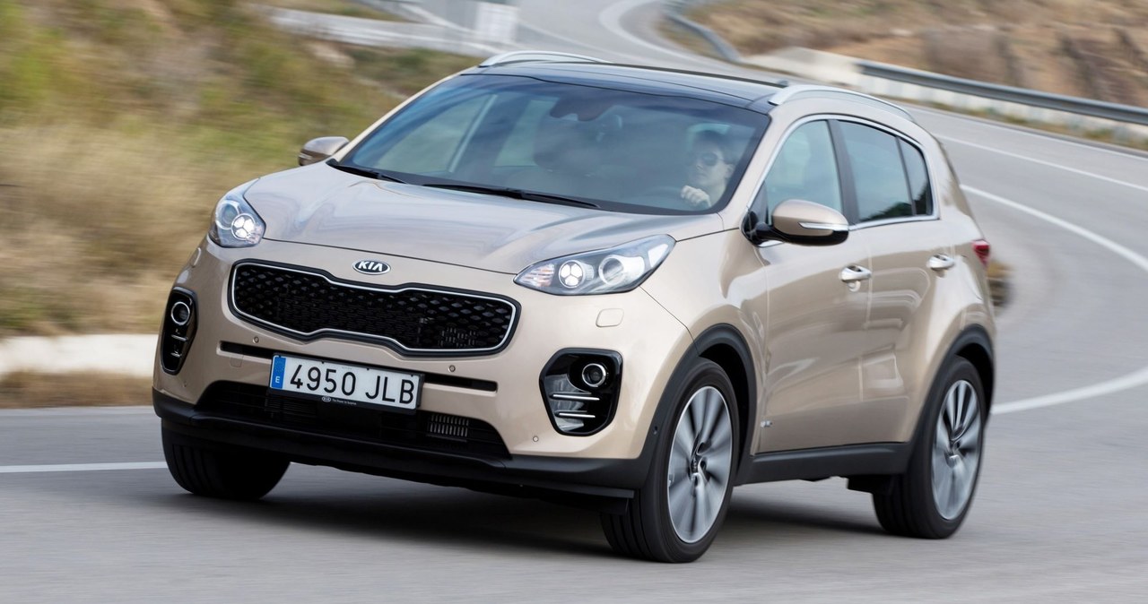 Kia Sportage na drodze zapewnia dobrą przyczepność, ale na nierównej nawierzchni nie zapewnia taki komfortowego resorowania jak najbliżsi konkurenci /materiały prasowe