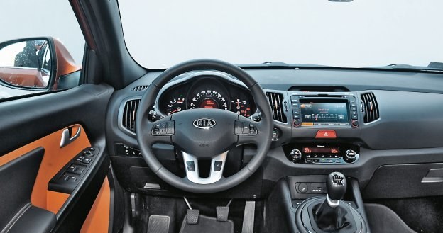 Kia Sportage w wersji XL: ekran centralny to wyposażenie seryjne. /Motor