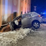 wypadek Kia wjechała w kościół. Groźny wypadek w polskim kurorcie