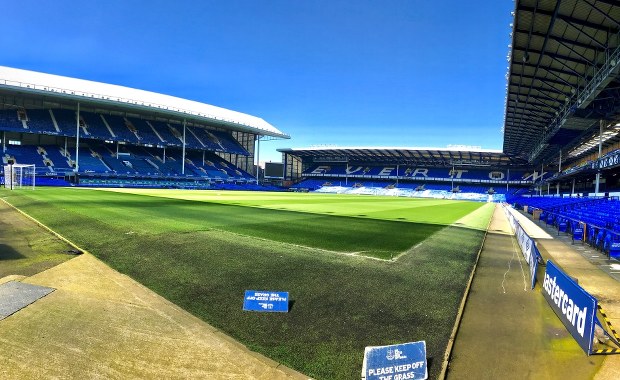 Kibic Evertonu pomagał uchodźcom z Ukrainy. Zagrał w barwach swojego klubu