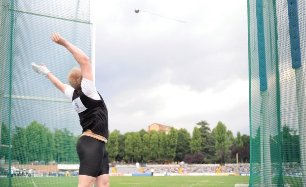 Kibic trafiony młotem podczas zawodów. Zmarł na miejscu