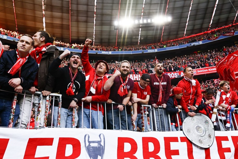 Kibice Bayernu byli dobrze przygotowani /ANNA SZILAGYI /PAP/EPA