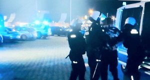 Kibice chcieli wtargnąć na trasę S3. W ruch poszły pałki i gaz