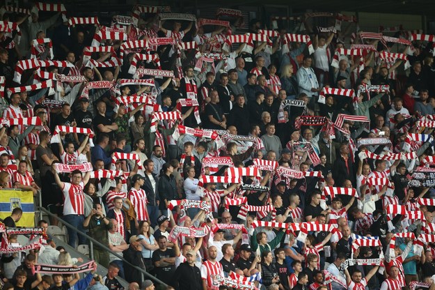 Kibice Cracovii podczas meczu piłkarskiej Ekstraklasy z Widzewem Łódź /	Łukasz Gągulski /PAP