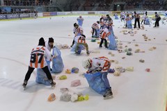 Kibice dzieciom, czyli Teddy Bear Toss na Cracovii