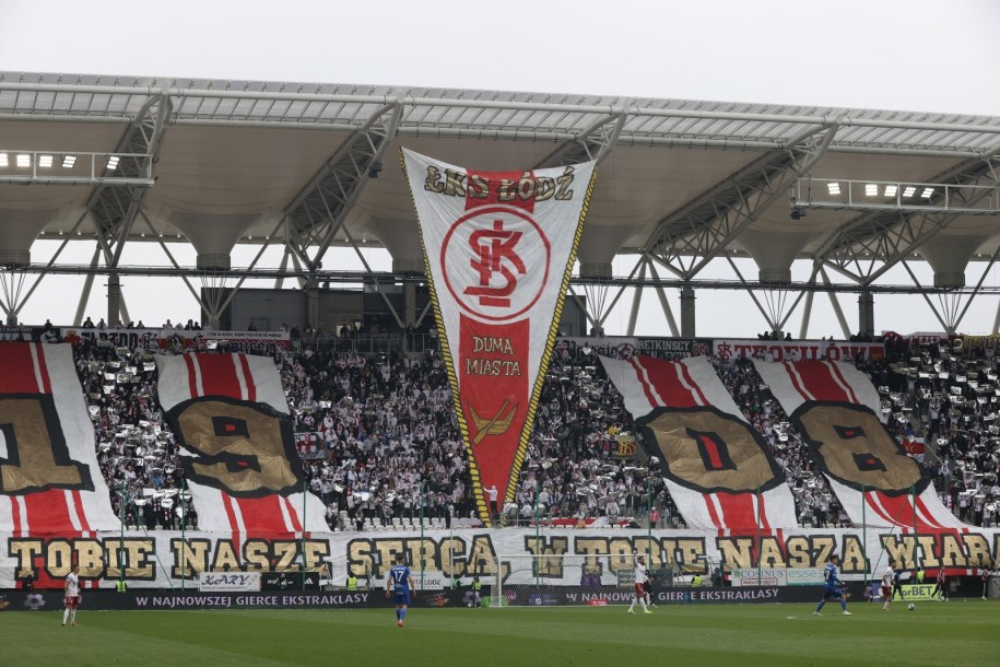 Kibice ŁKS Łódź podczas meczu 29. kolejki piłkarskiej Ekstraklasy z Lechem Poznań /Marian Zubrzycki /PAP