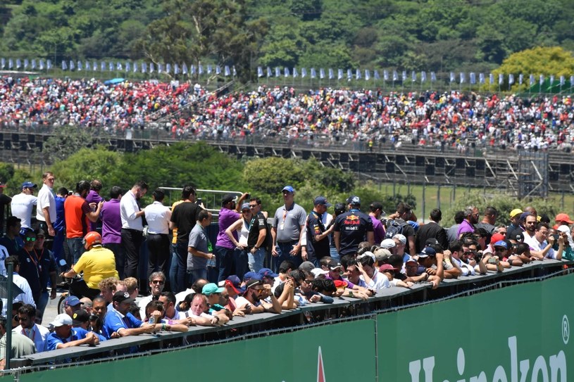 Kibice na torze Interlagos /AFP