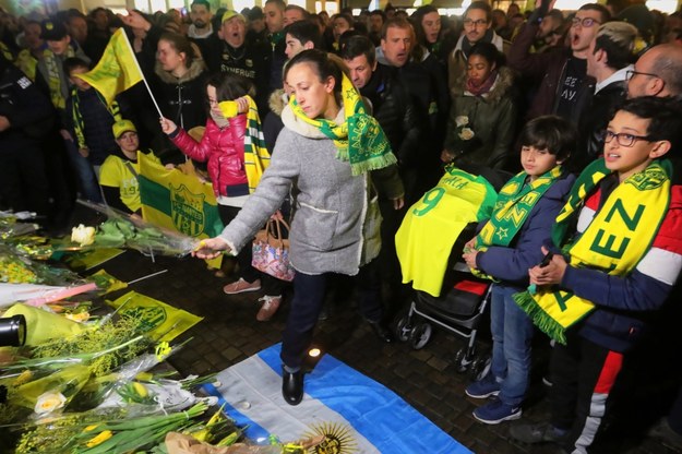 Kibice Nantes zorganizowali czuwanie dla piłkarza /Eddy Lemaistre /PAP/EPA