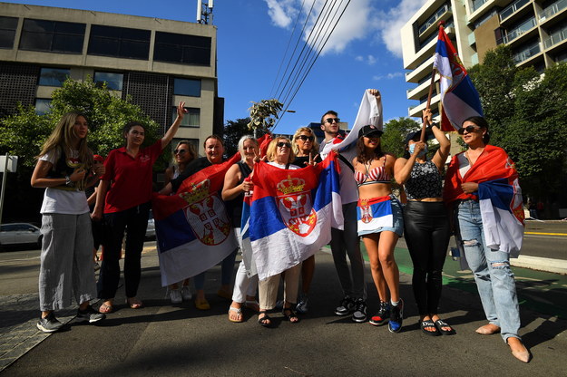 Kibice Novaka Djokovicia w Australii domagają się jego uwolnienia /PAP/EPA