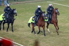 Kibice Piasta Gliwice wywołali burdy na własnym stadionie