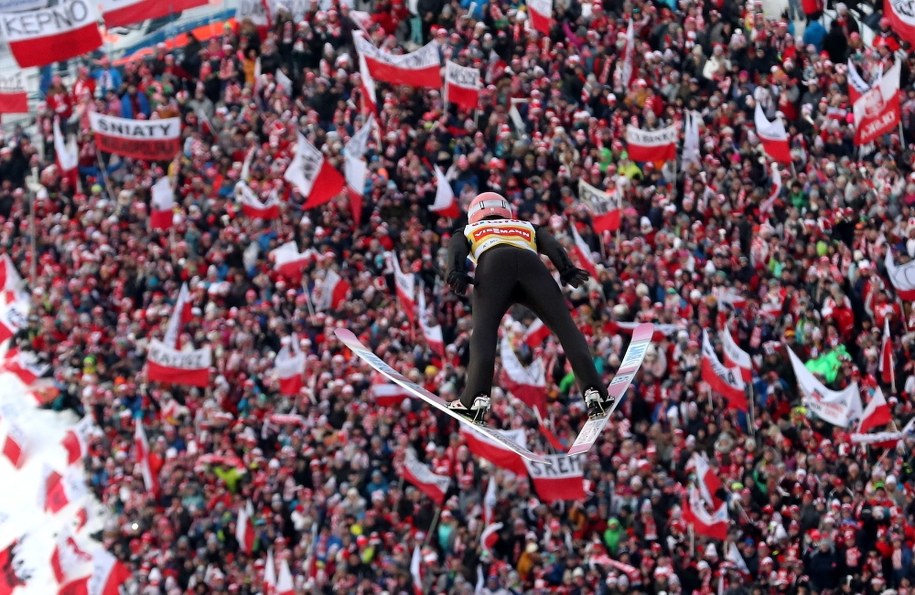 Kibice podczas wczorajszego konkursu PŚ w skokach narciarskich w Zakopanem / 	Grzegorz Momot    /PAP