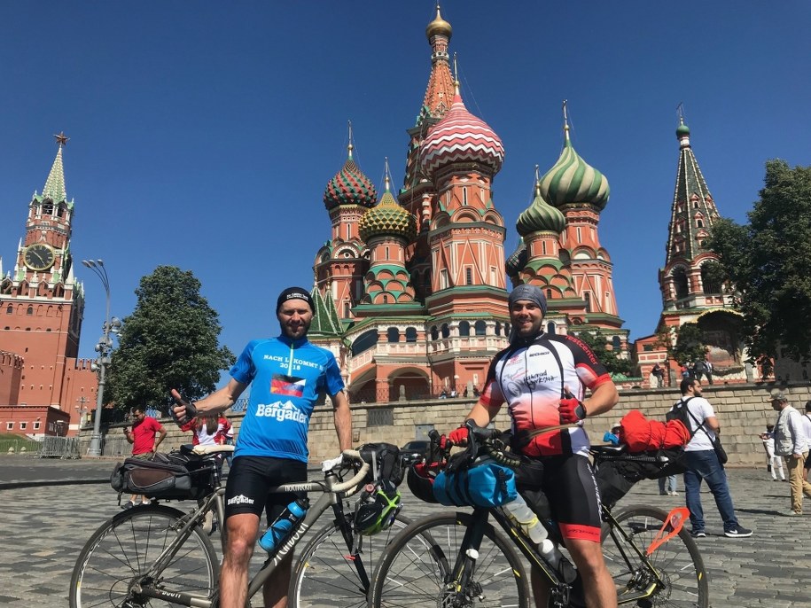 Kibice pokonali ponad 2 tys. kilometrów na rowerach! /Patryk Serwański /RMF FM