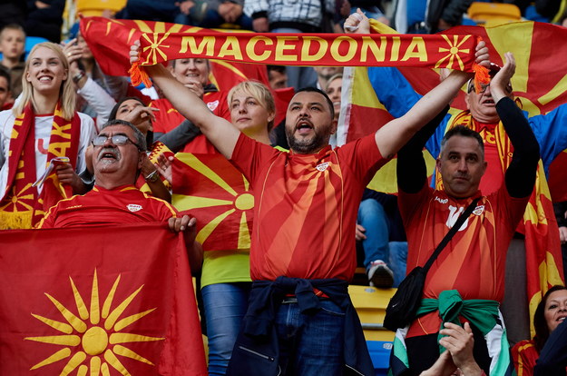 Kibice reprezentacji Macedonii podczas meczu z Hiszpanią /Adam Warżawa /PAP