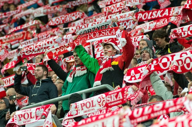 Kibice reprezentacji Polski na stadionie we Wrocławiu /Maciej Kulczyński /PAP