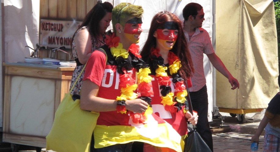 Kibice szykują się do meczu Niemcy-Francja /Adam Górczewski /RMF FM